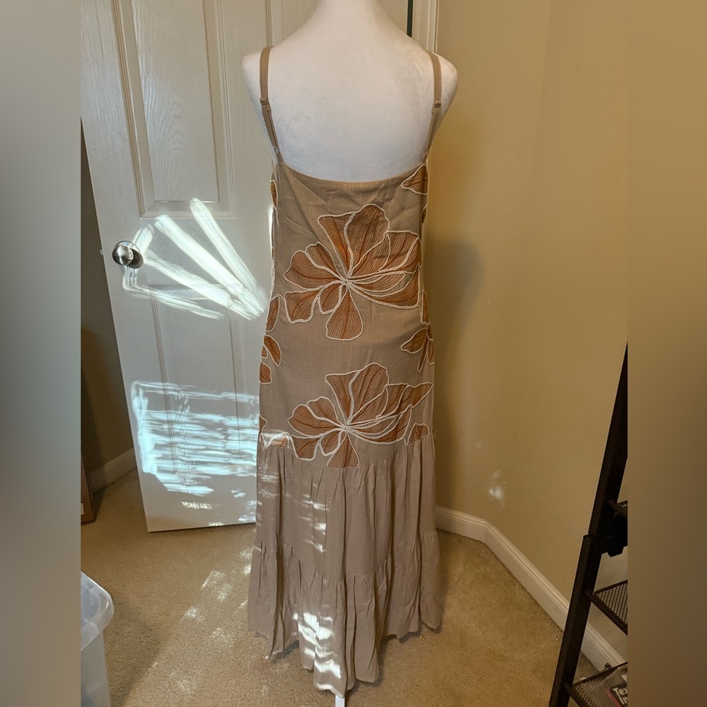 BOHO Floral Sleeveless Linen Dress in Tan and White - Picture 5 of 9